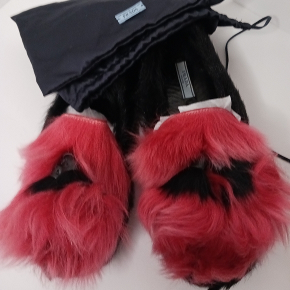 NEW Prada black and hot pink fur loafers 38.5 - Picture 1 of 7